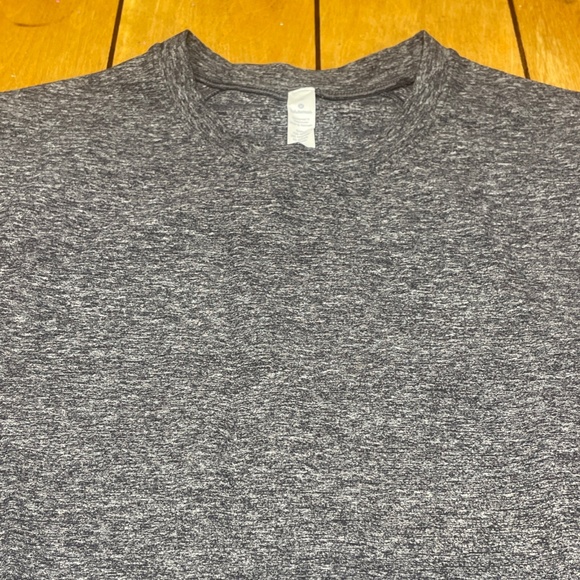 Lululemon Long Sleeve Crew Neck Performance Tee Size Medium Color Grey Soft - Picture 4 of 15